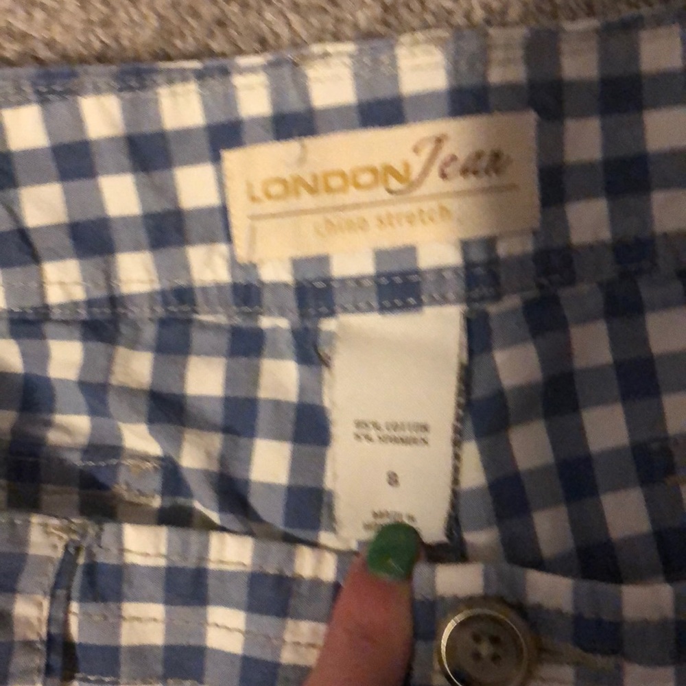 Shorts - Picture 2 of 3